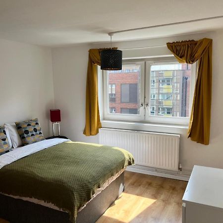 Morden 2 Bedroom Apartment Tower Bridge Londra Esterno foto